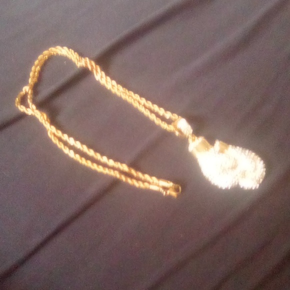 A chain with boxing gloves - Picture 3 of 3